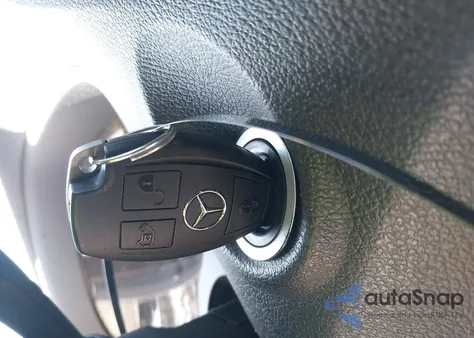 2017 Mercedes-Benz Metris из США, поврежденный, VIN WD4PG2EEXH3317441